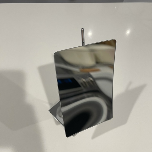 Magnifying Mirrors - Picture 2 of 3